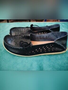 Black Leather Cutout Loafers Laser Cut Flats Comfort Driving Shoes Sz 41 US 9.5